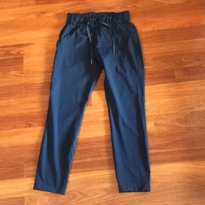 Lululemon on the fly pants size 4